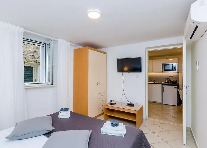Apartament Domix *